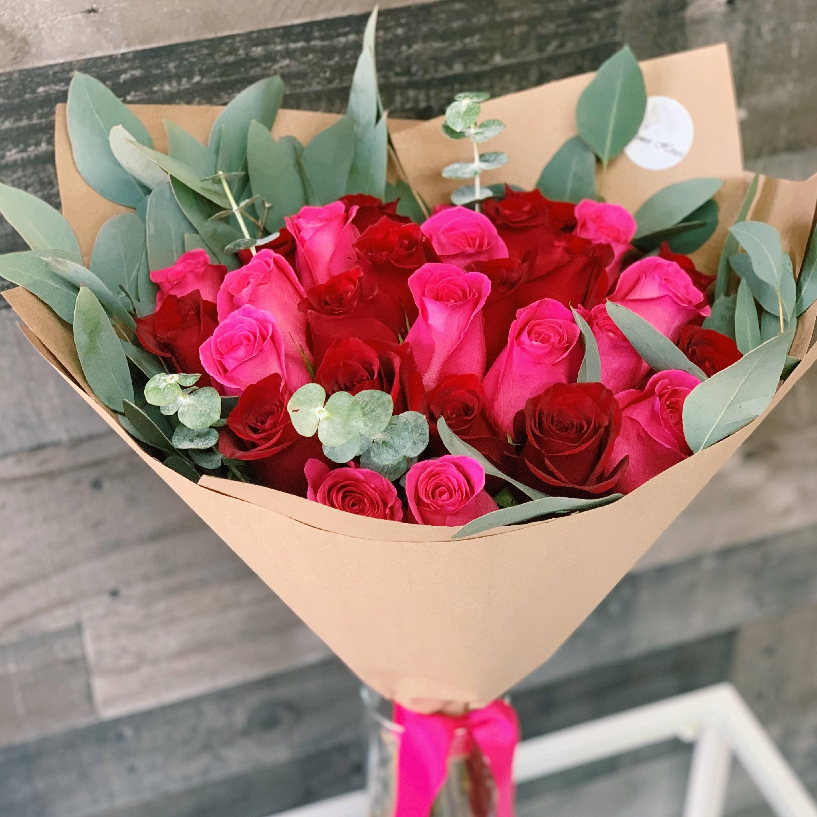 30 red and pink roses