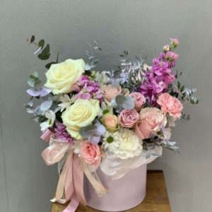 Sweet Cream Flower Box
